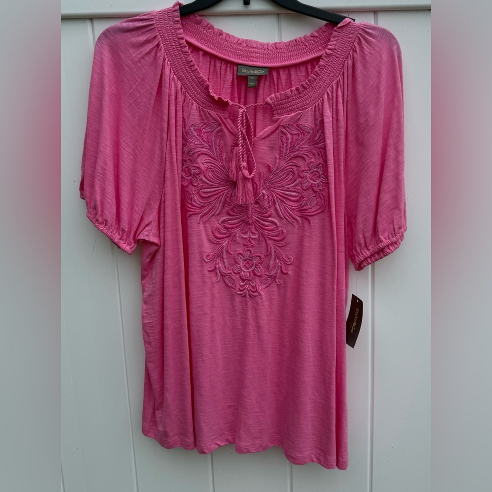 Style & Co Short Sleeve Top, Pink W/Embroidered Floral Pattern On Front.  3X NWT